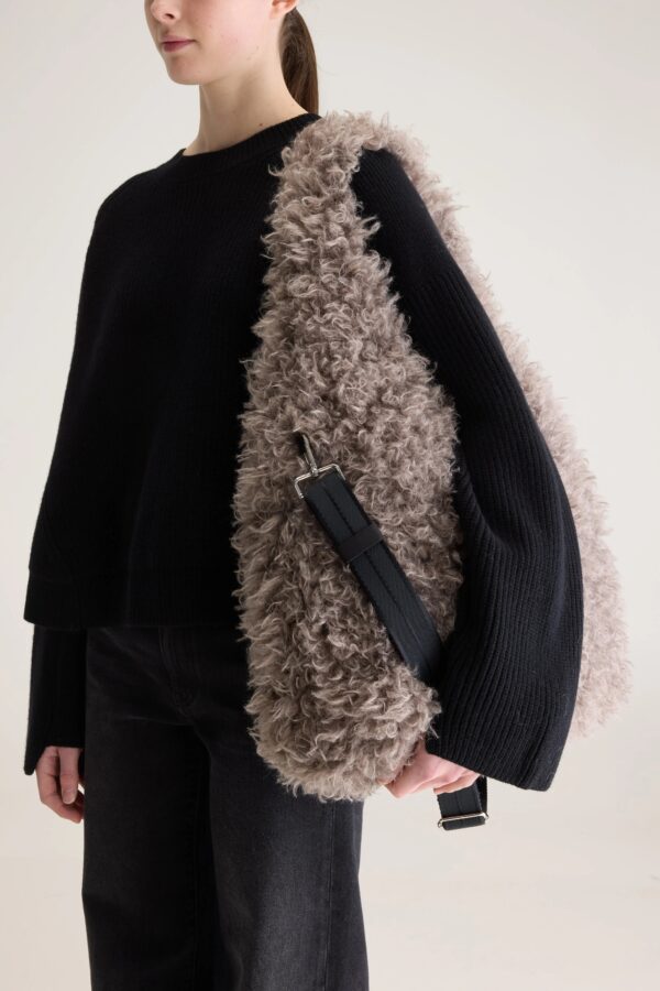 Helbi faux-fur handbag (262 / W / DUST)