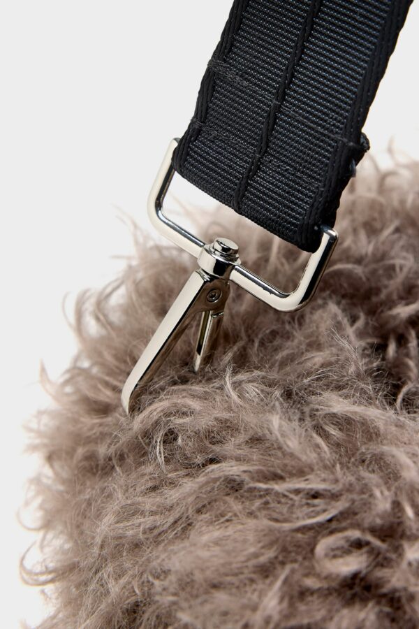 Helbi faux-fur handbag (262 / W / DUST)