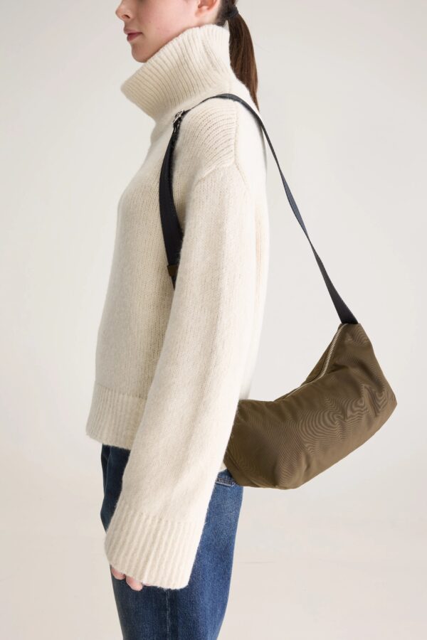 BW26282320P1897-521_1644799.jpg Hane sling bag (262 / W / CARBONE)