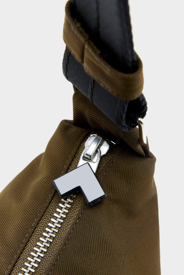 BW26282320P1897-521_16754199999_96656d7a-8270-4bed-afd1-cc9a9c98acc5.jpg Hane sling bag (262 / W / CARBONE)