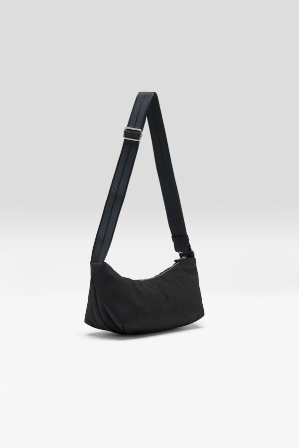 BW26282320P1897-916_16546629999_67ea8bf8-66af-467c-a511-b6010b293698.jpg Hane sling bag (262 / W / BLACK BEAUTY)