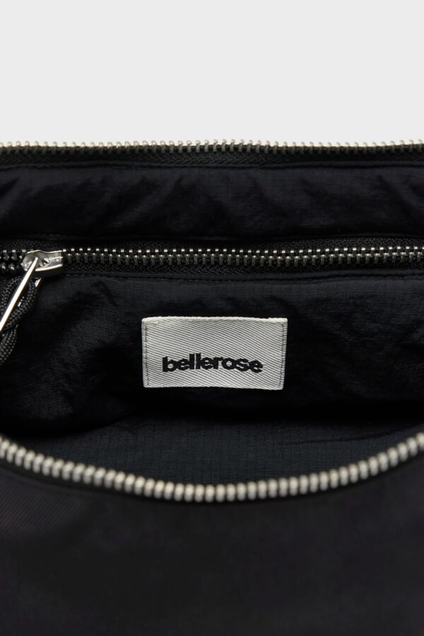 BW26282320P1897-916_16546719999_1075c868-ce5a-4a00-8aaf-f2af4e62d6e4.jpg Hane sling bag (262 / W / BLACK BEAUTY)