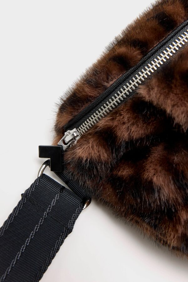 BW26282520F2625-CBA_16759209999_a16c5155-0f4f-4c0d-bdae-1951a299629c.jpg Joswel muff bag (262 / W / COMBO A)
