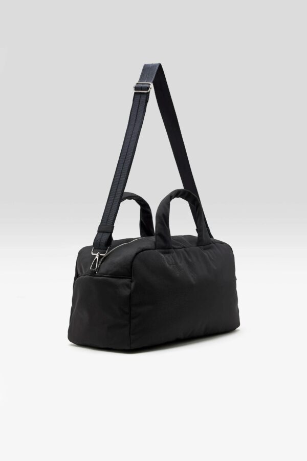 BW26282720P1897-916_16755399999_68236118-bc5e-4e37-a7e6-0f05c1ca02ff.jpg Helton duffle-style bag (262 / W / BLACK BEAUTY)